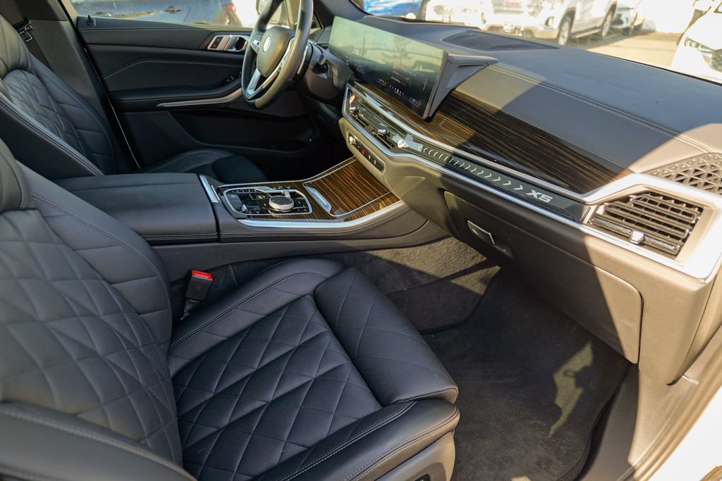 Used 2024 BMW X5 xDrive50e AWD/4WD image 33