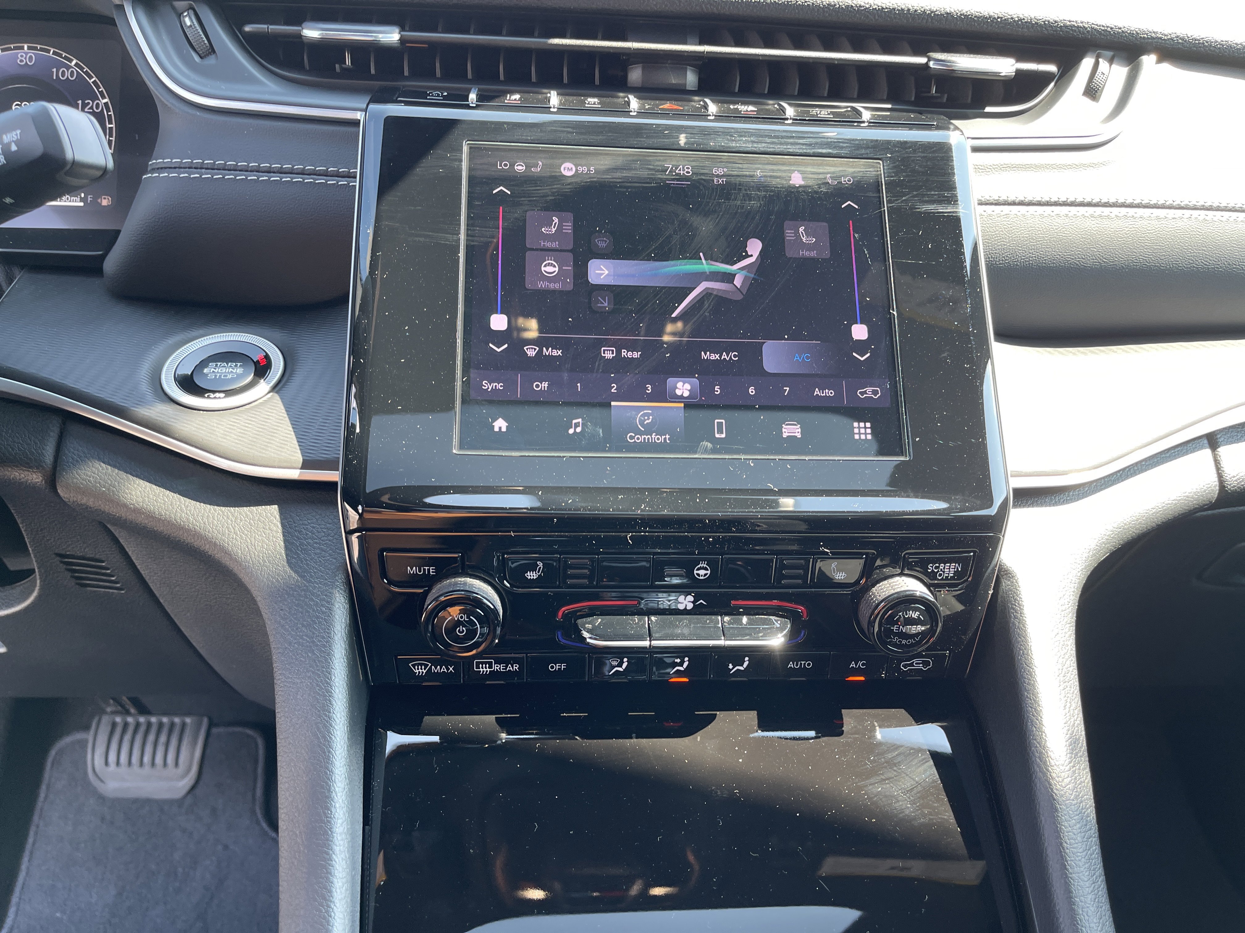 New 2025 Jeep Grand Cherokee Altitude image 25