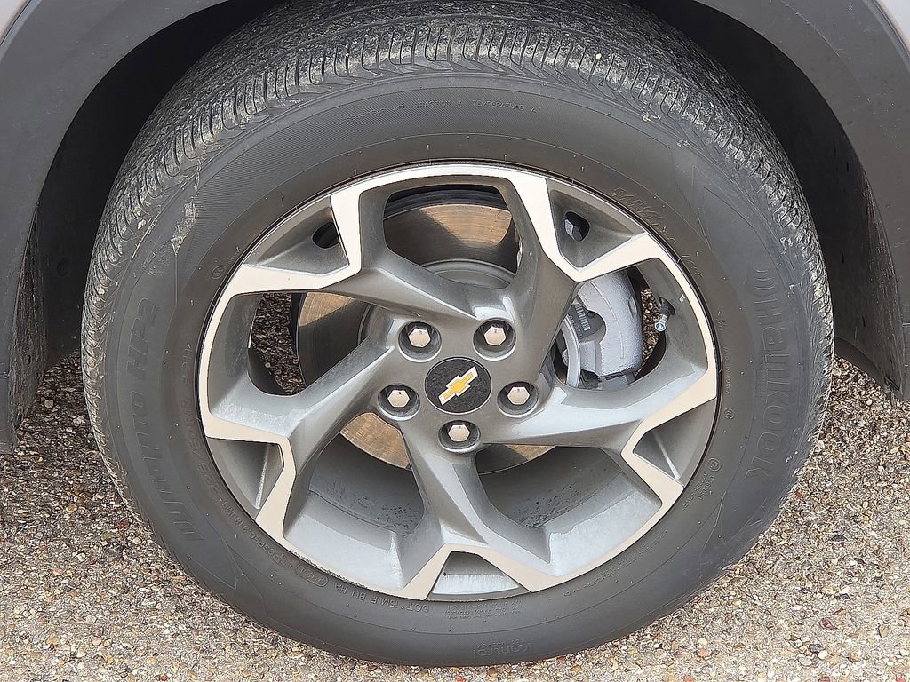 Used 2025 Chevrolet Trax LT w/ LT Convenience Package image 11