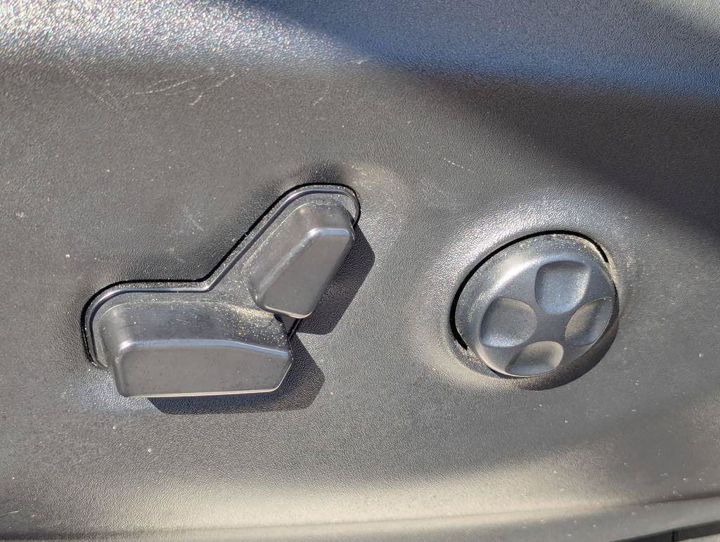 Used 2023 Chrysler Pacifica Touring-L FWD image 29