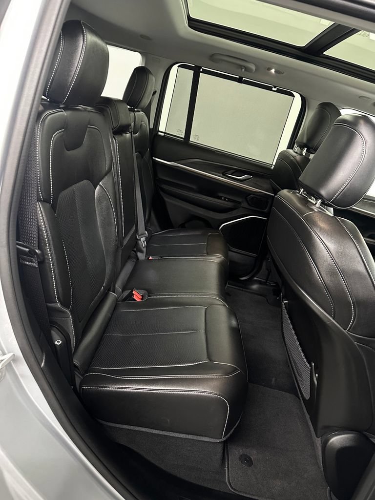 Used 2023 Jeep Grand Cherokee 4WD 4xe w/ Luxury Tech Group II image 33