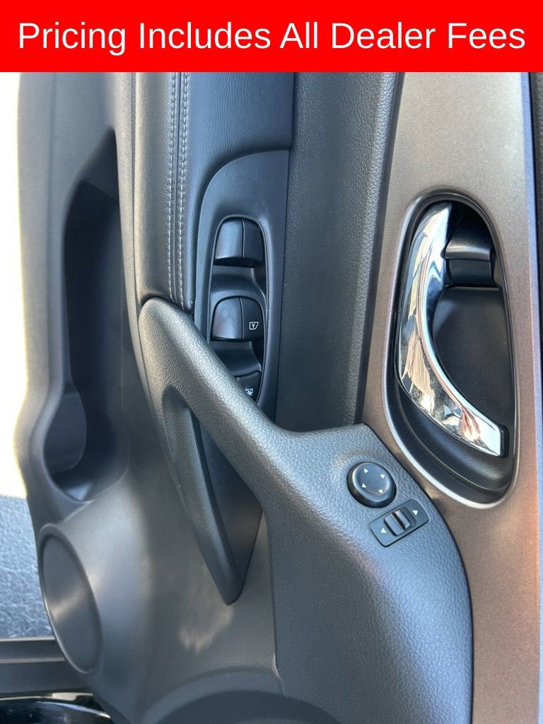 Used 2015 Nissan Rogue SV FWD image 4