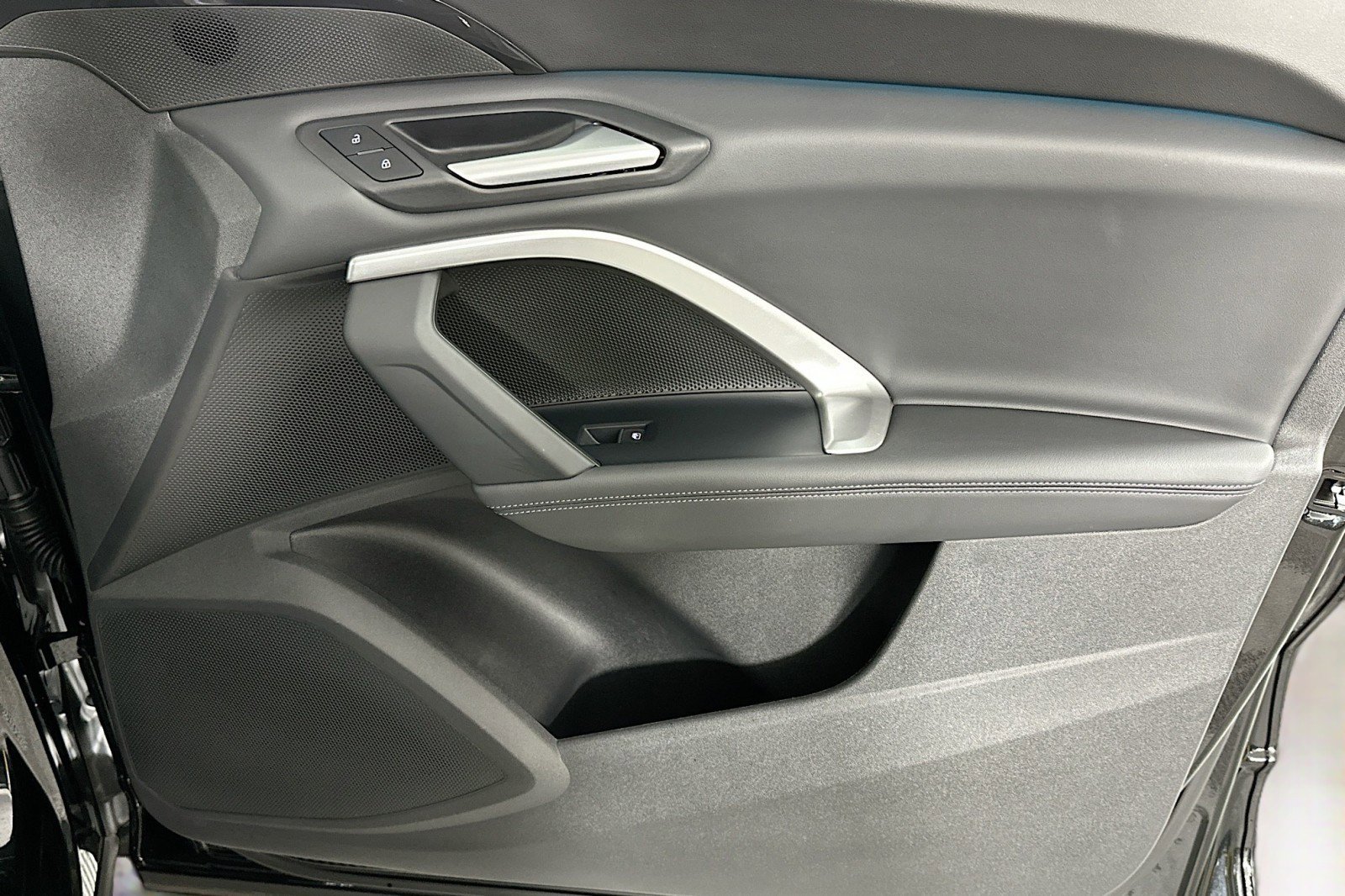 Used 2025 Audi Q5 Premium w/ Convenience Package image 23