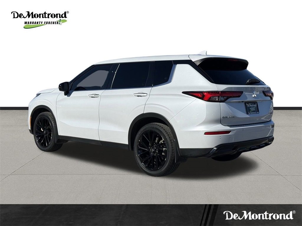 Used 2023 Mitsubishi Outlander SE image 8