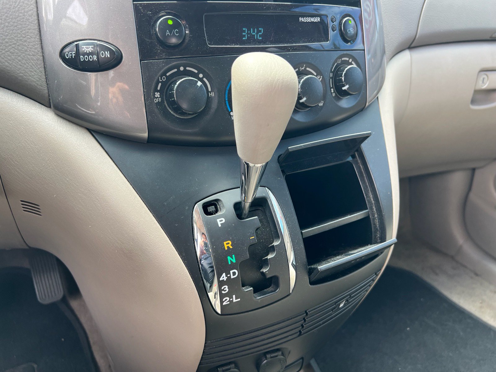 Used 2006 Toyota Sienna LE w/ LE Pkg 6 FWD image 15