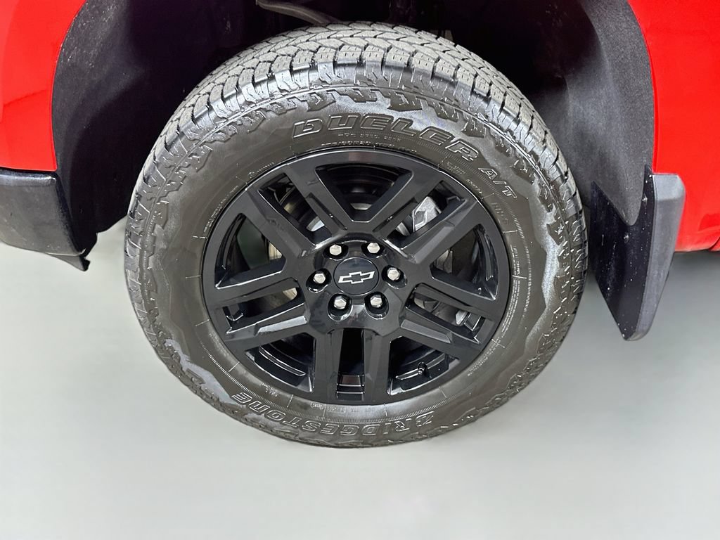 Used 2026 Chevrolet Silverado 1500 Custom Trail Boss w/ Turbomax Blackout Package AWD/4WD image 8