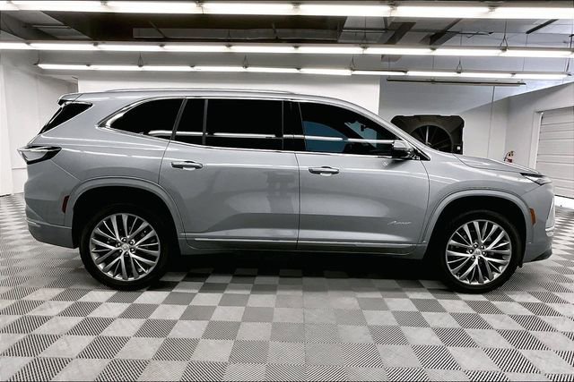 Used 2025 Buick Enclave Avenir FWD image 14