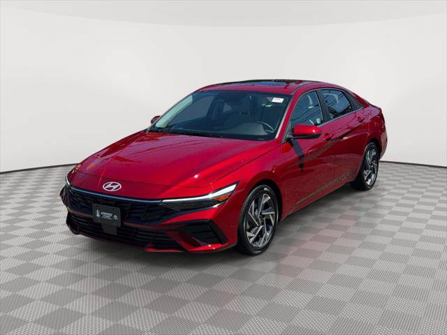 Used 2025 Hyundai Elantra Limited FWD image 3