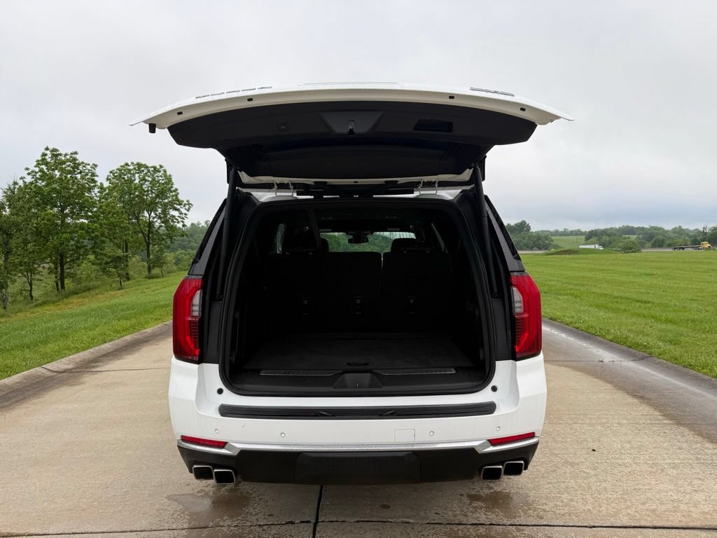 Used 2025 GMC Yukon XL Denali AWD/4WD image 5