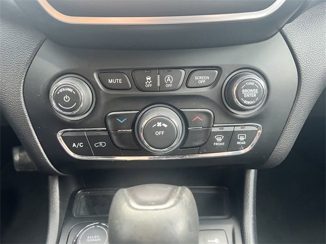 Used 2019 Jeep Cherokee Latitude Plus image 14