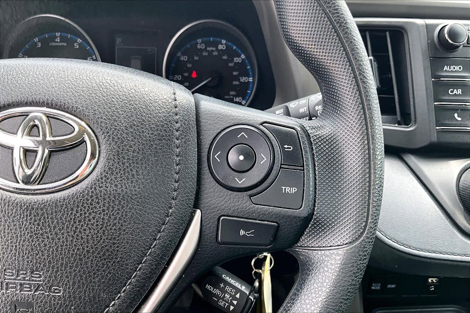 Used 2018 Toyota RAV4 LE FWD image 24