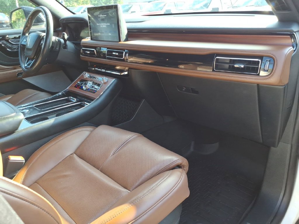 Used 2023 Lincoln Aviator Reserve w/ Equipment Group 201A AWD/4WD image 9
