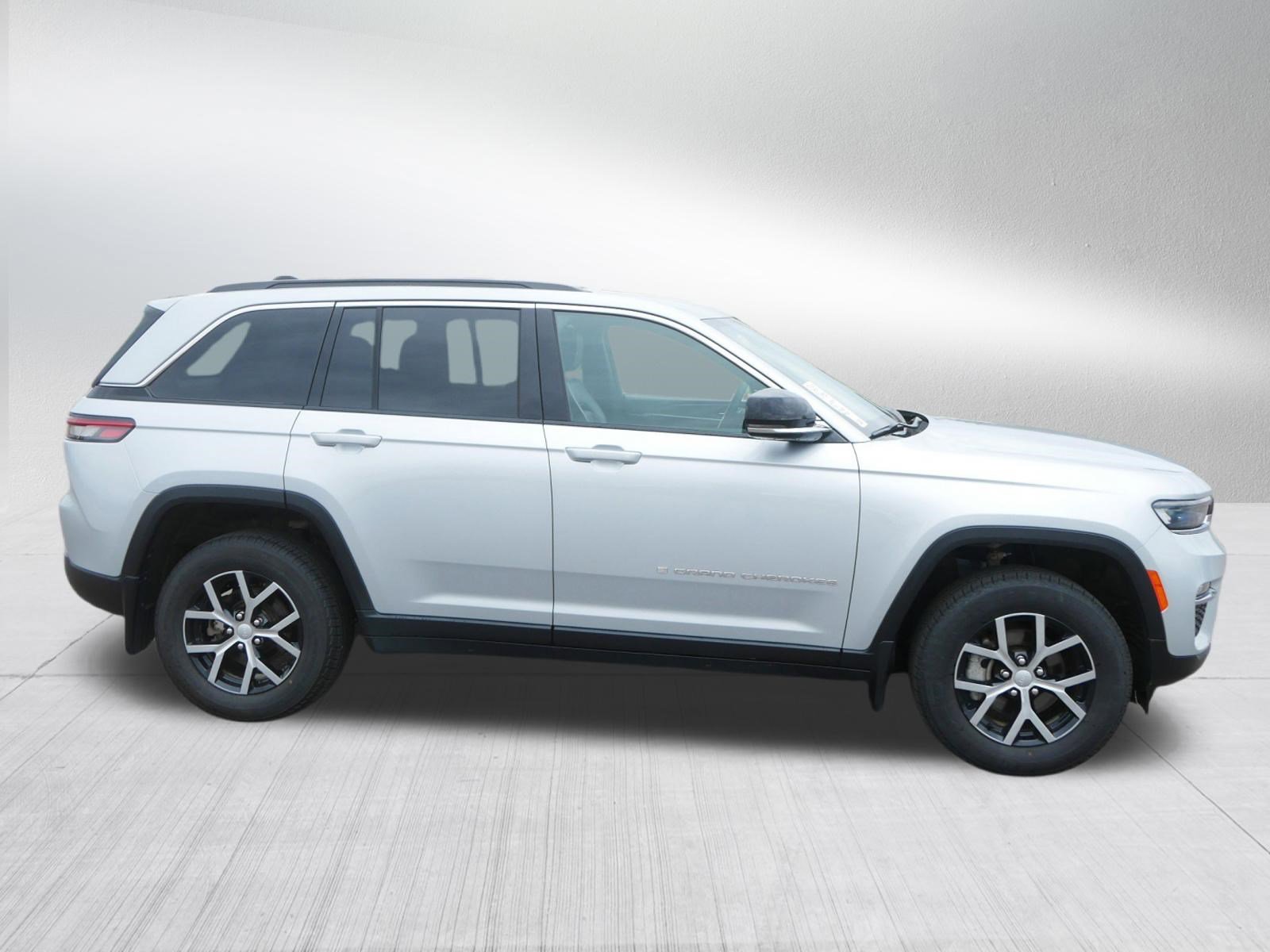 Used 2024 Jeep Grand Cherokee Limited w/ Trailer Tow Package image 8