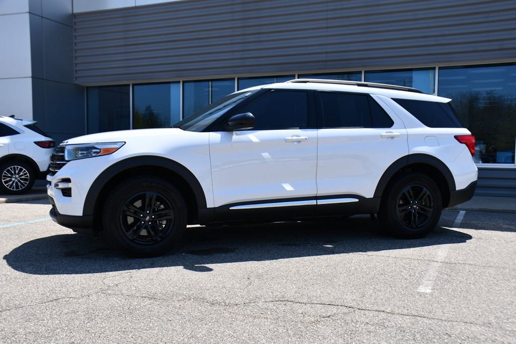 Used 2021 Ford Explorer XLT w/ Equipment Group 202A AWD/4WD image 2