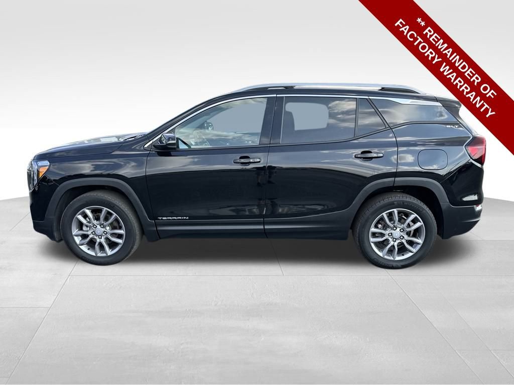 Used 2024 GMC Terrain SLT image 2