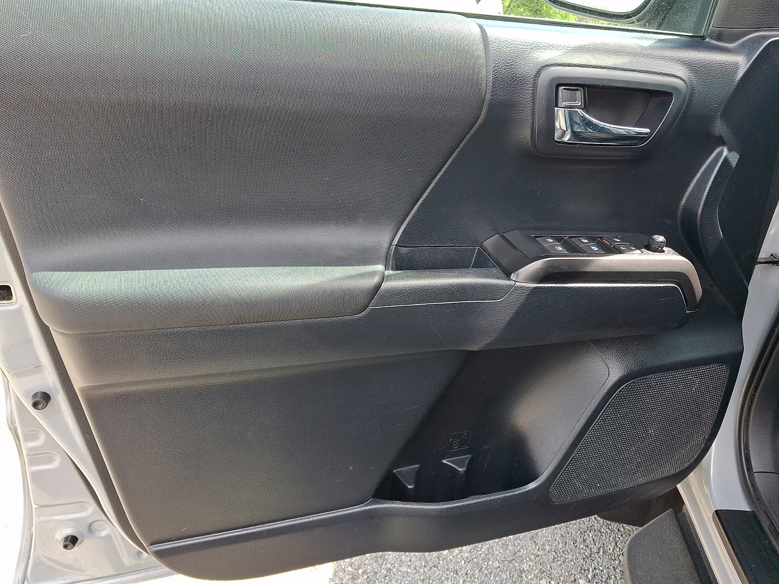 Used 2019 Toyota Tacoma TRD Off-Road w/ TRD Premium Off Road Package image 12