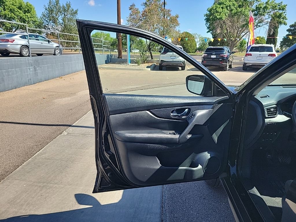 Used 2019 Nissan Rogue SV image 11