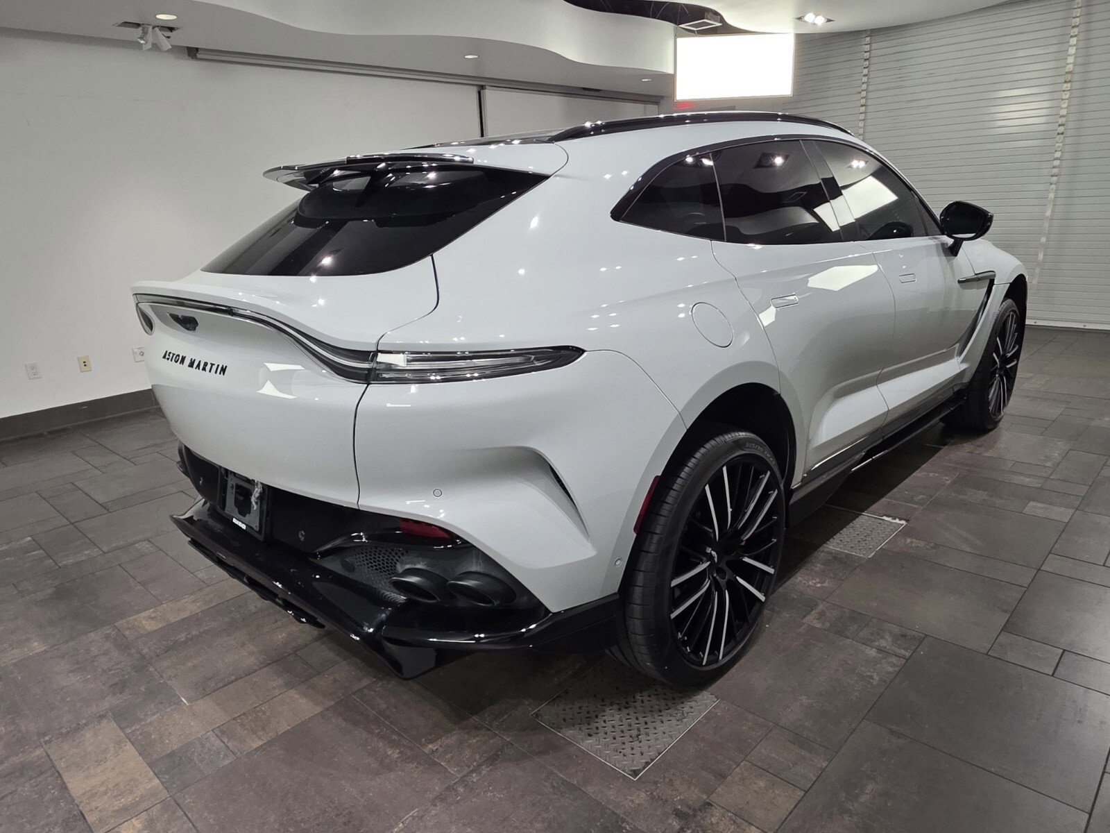 Used 2024 Aston Martin DBX 707 image 27