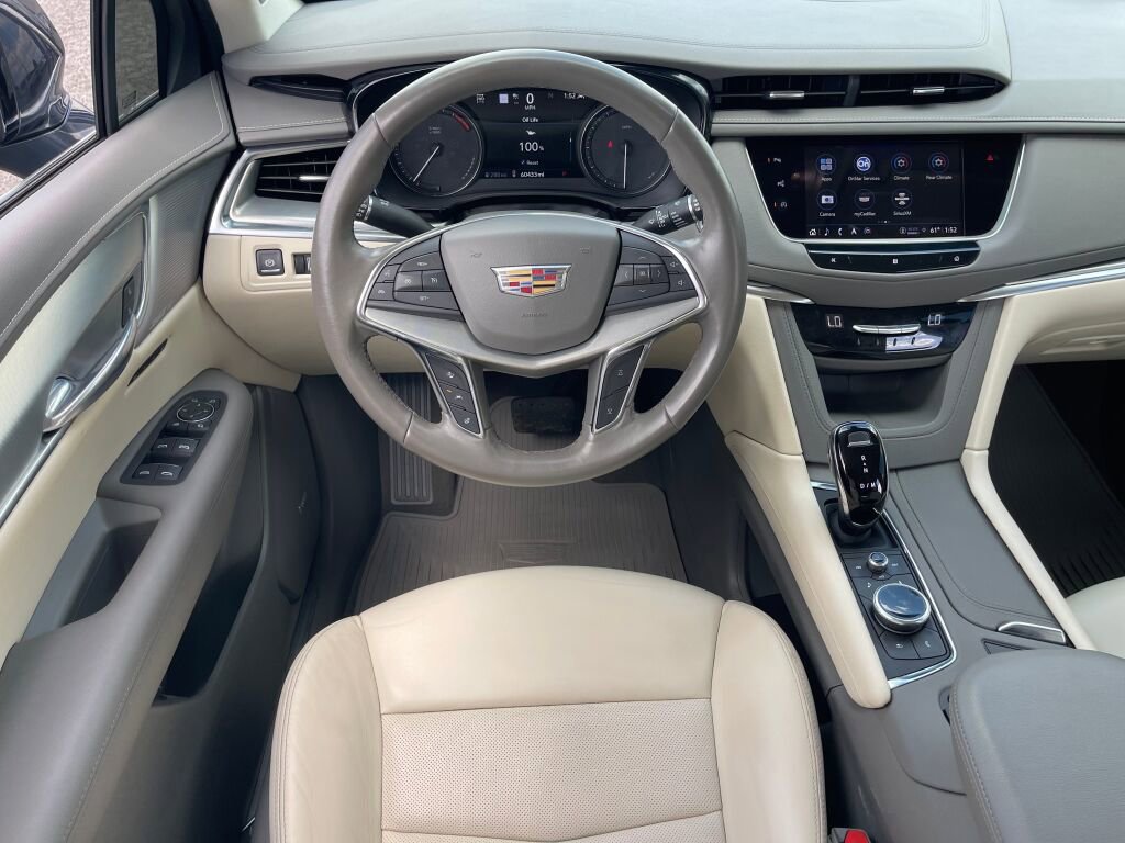 Used 2021 Cadillac XT5 Premium Luxury AWD/4WD image 2