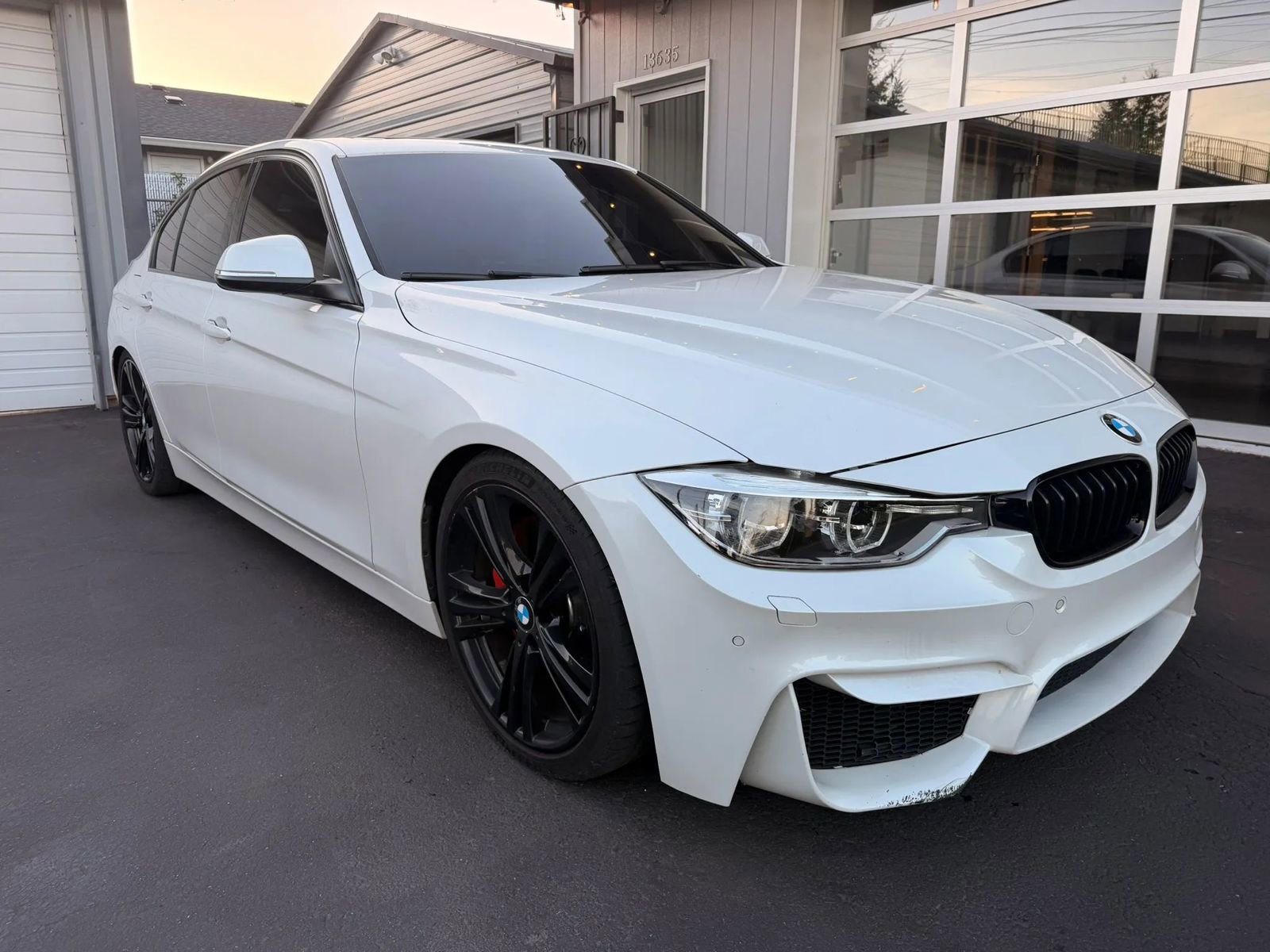 Used 2017 BMW 340i Sedan w/ Technology Package image 3