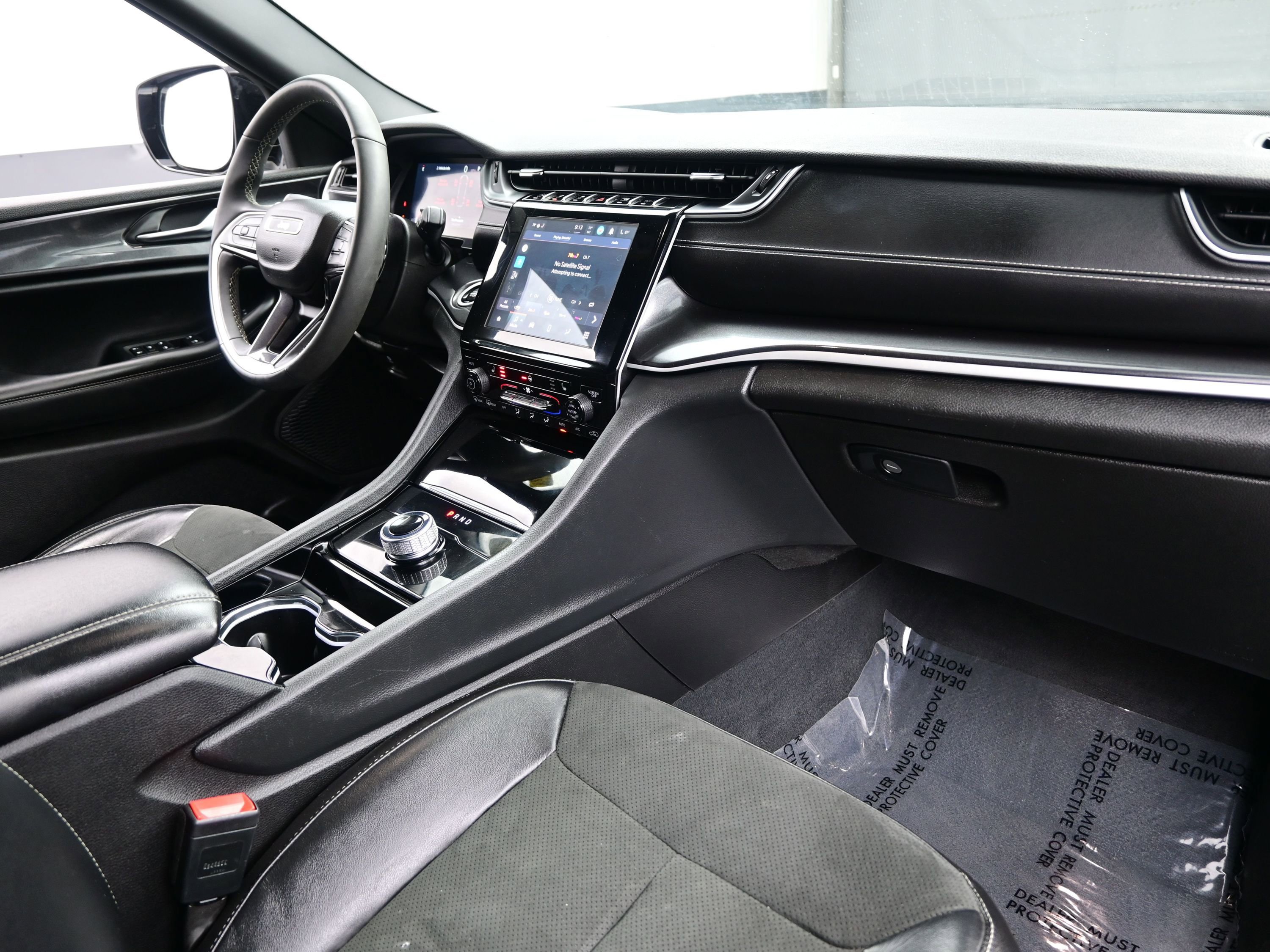 Used 2023 Jeep Grand Cherokee L Laredo image 15