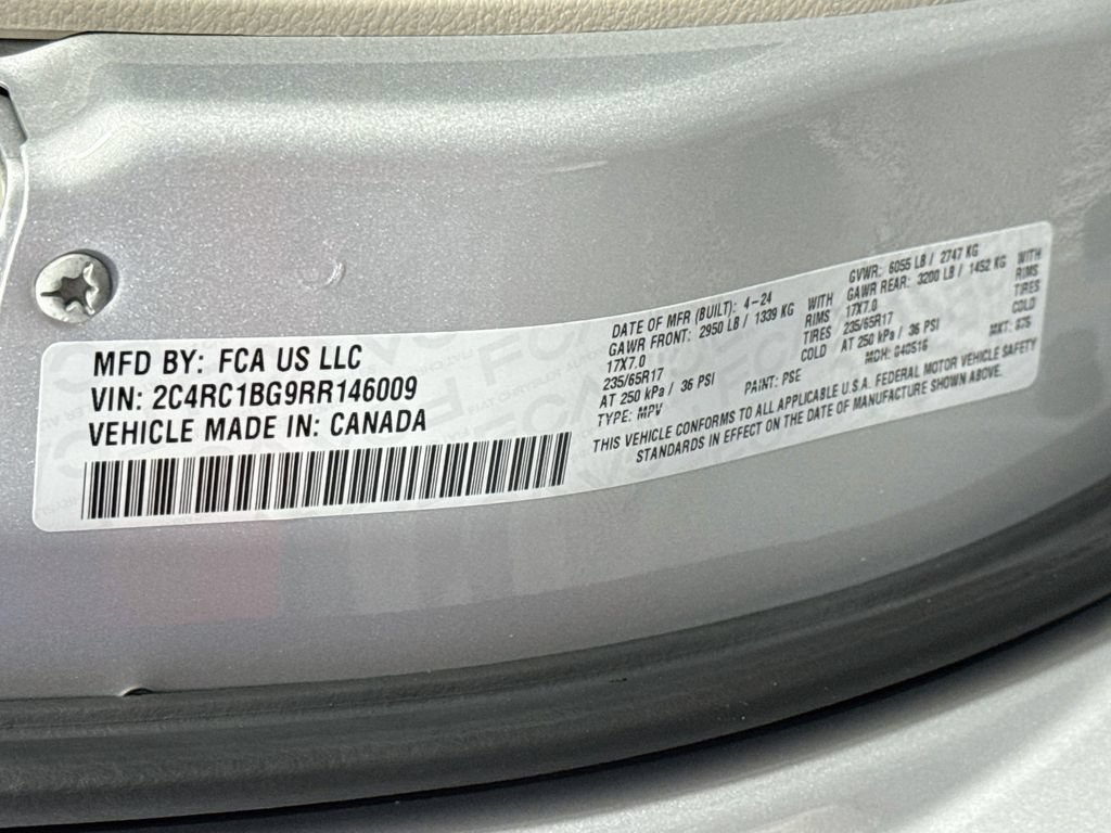 Used 2024 Chrysler Pacifica Touring-L FWD image 32