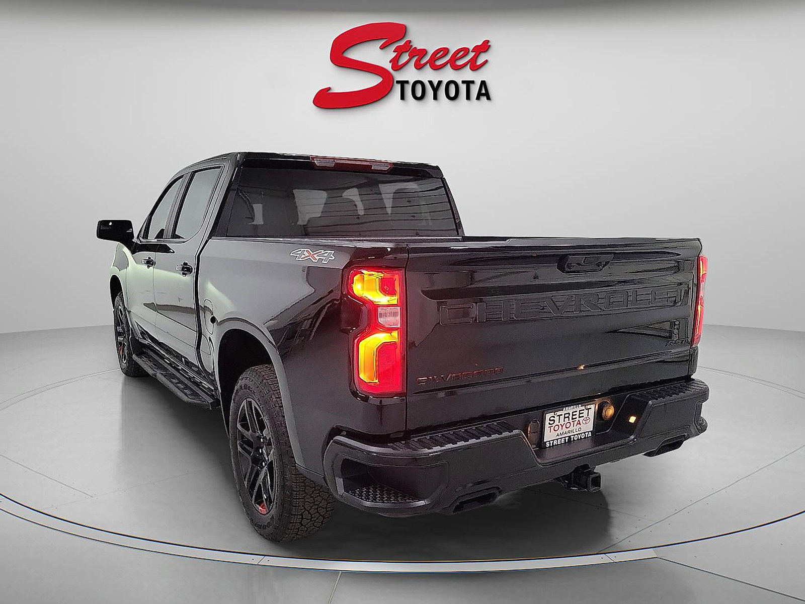 Used 2026 Chevrolet Silverado 1500 RST w/ Redline Edition AWD/4WD image 2