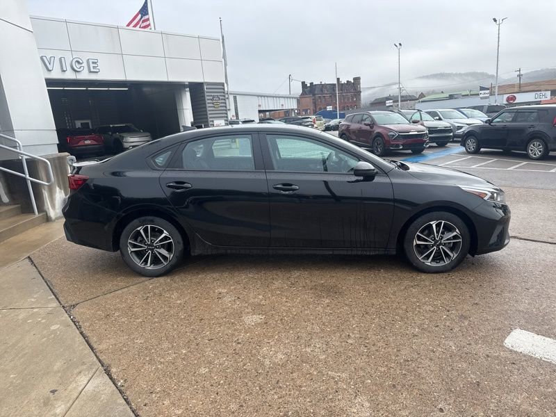 Used 2023 Kia Forte LXS image 6