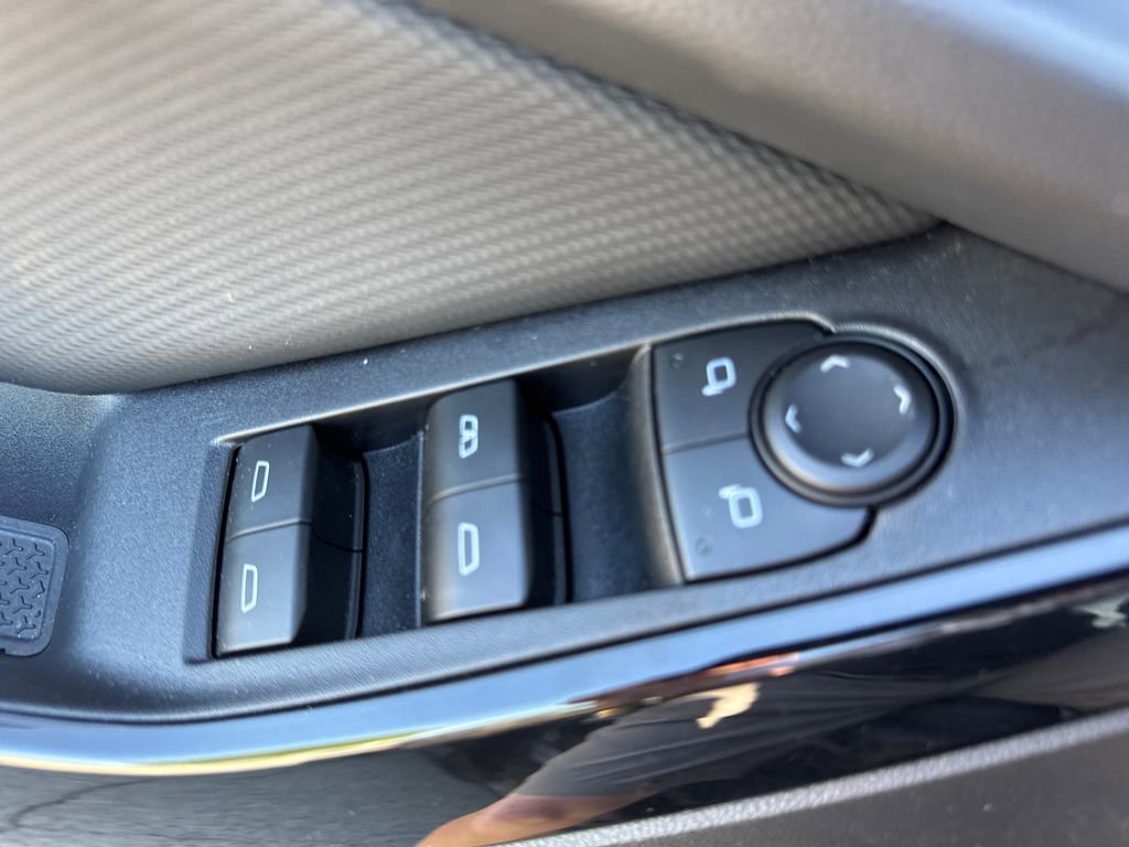 Used 2026 Chevrolet Equinox LT w/ Convenience Package II FWD image 17