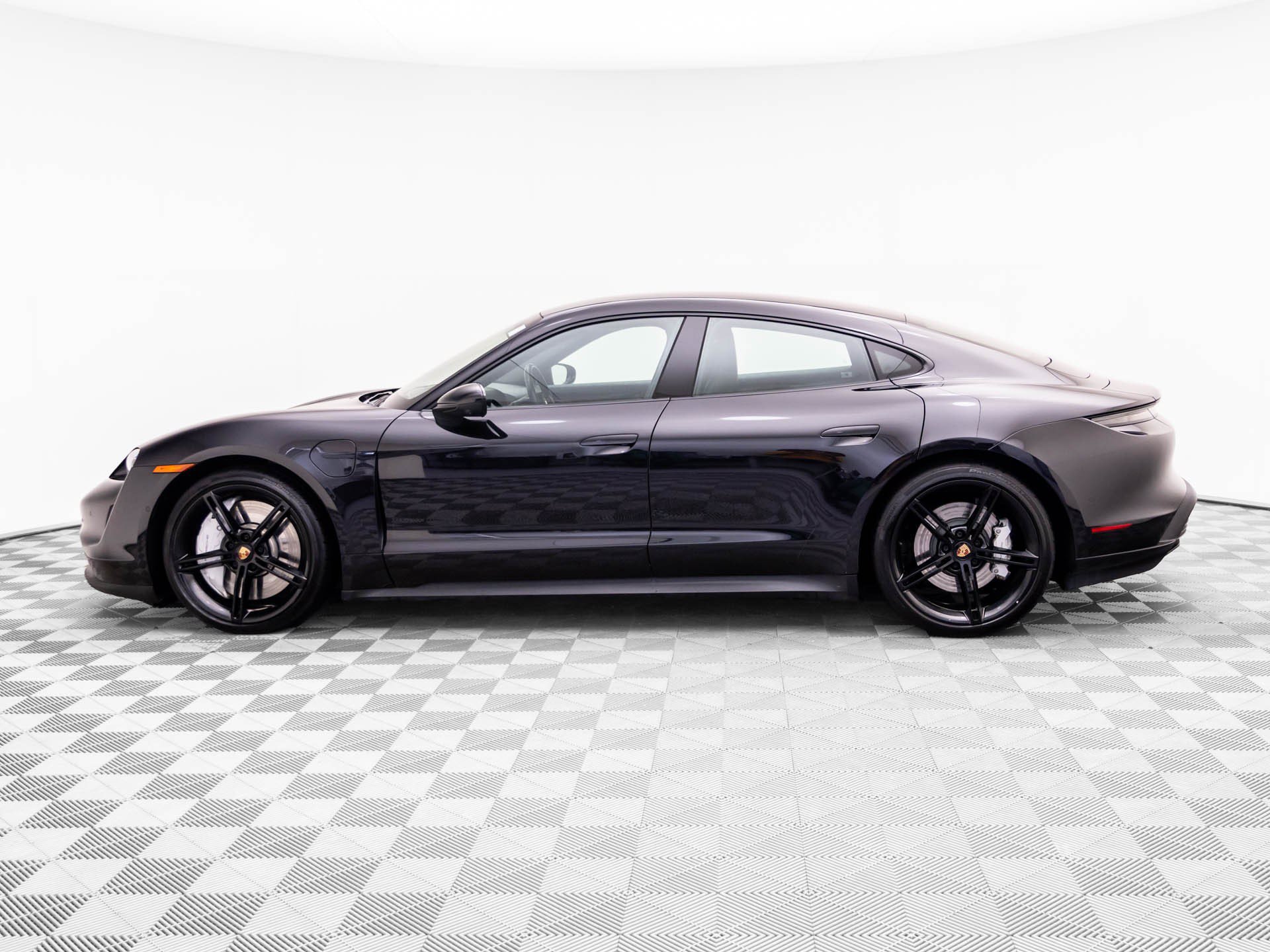 Used 2020 Porsche Taycan 4S AWD/4WD image 2