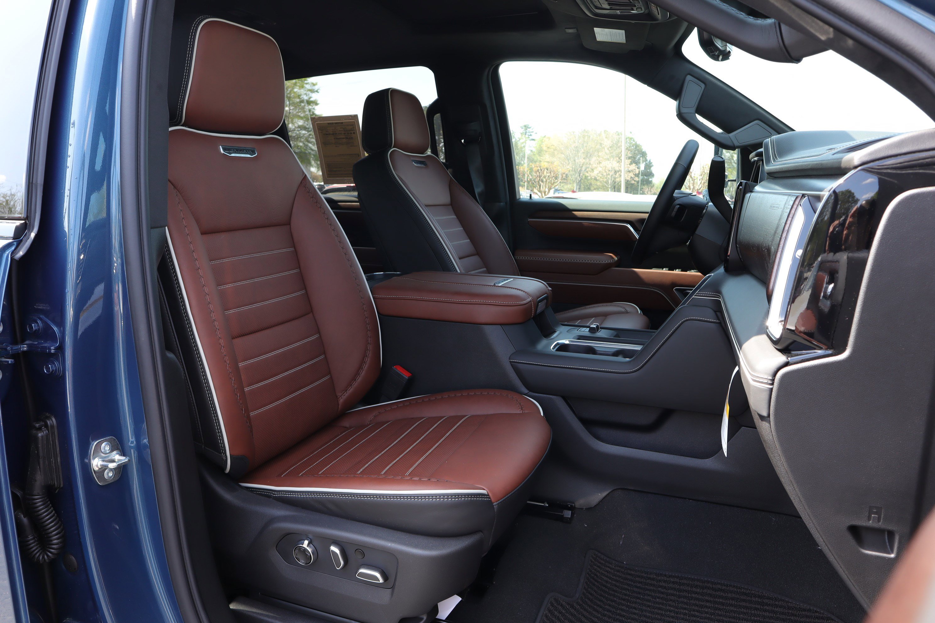 Used 2026 GMC Sierra 3500 Denali Ultimate image 30
