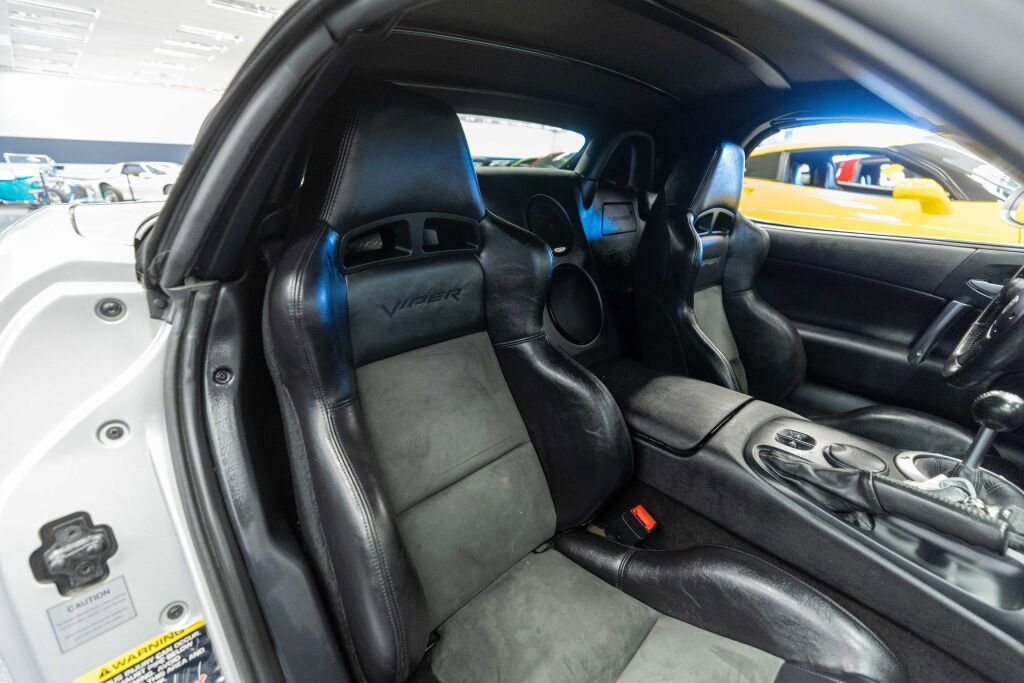 Used 2003 Dodge Viper SRT-10 image 10