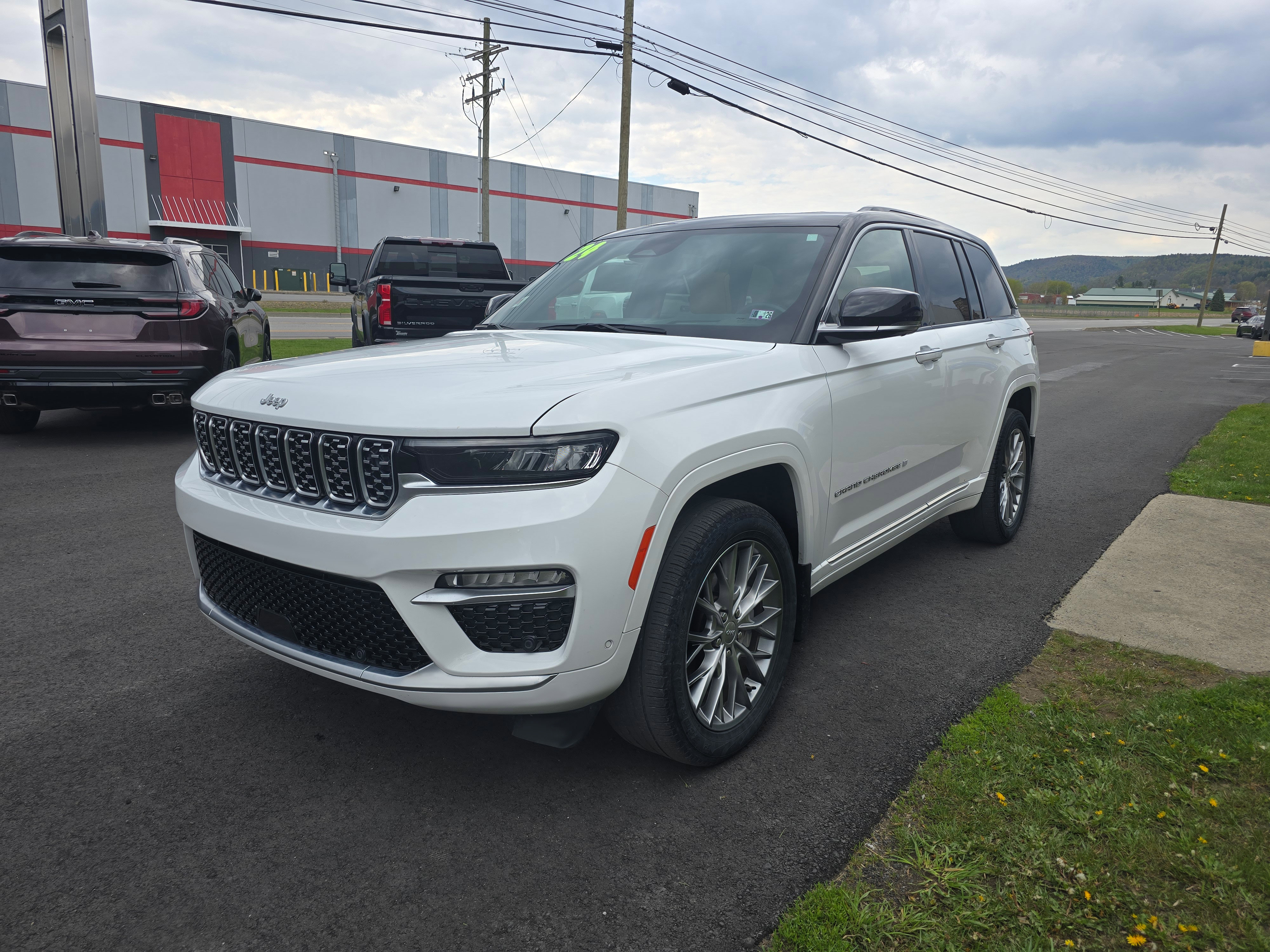 Used 2024 Jeep Grand Cherokee Summit w/ Adv Protech Group IV AWD/4WD image 8
