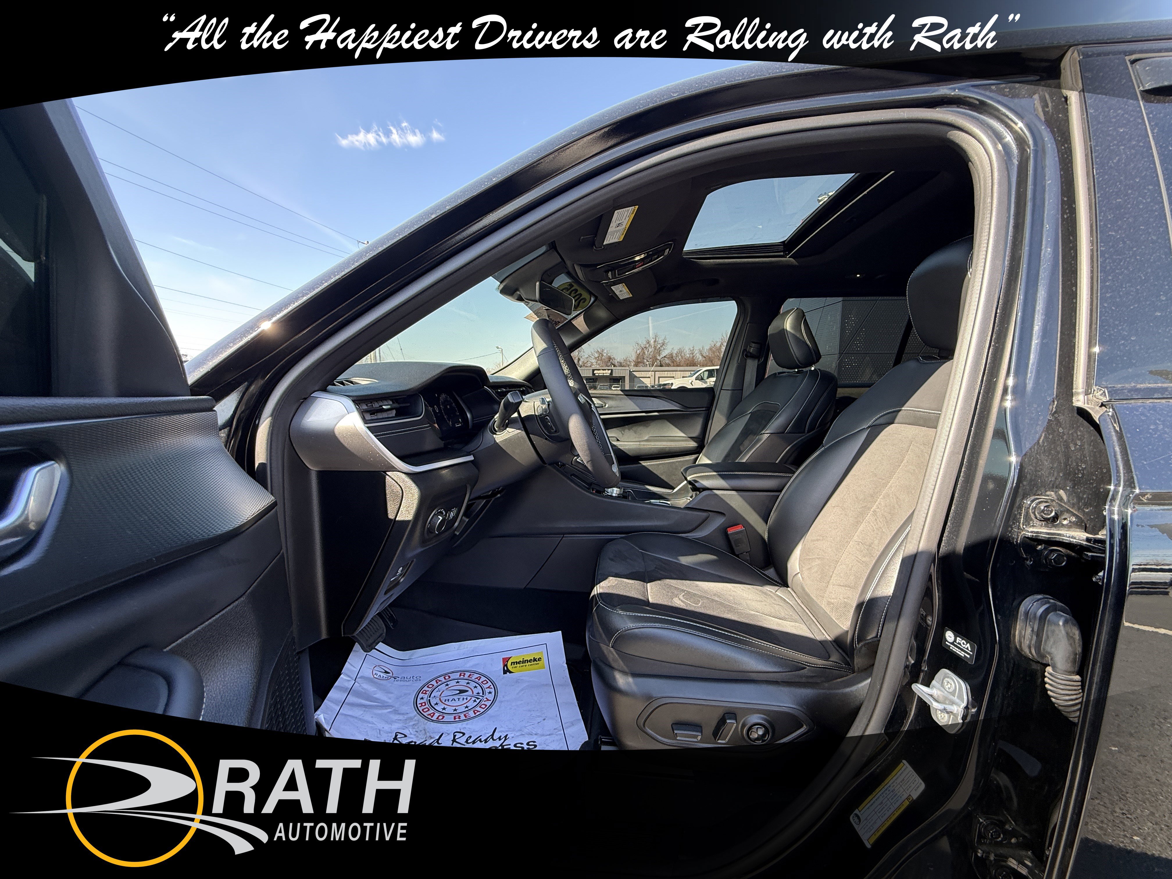 Used 2025 Jeep Grand Cherokee Altitude image 11