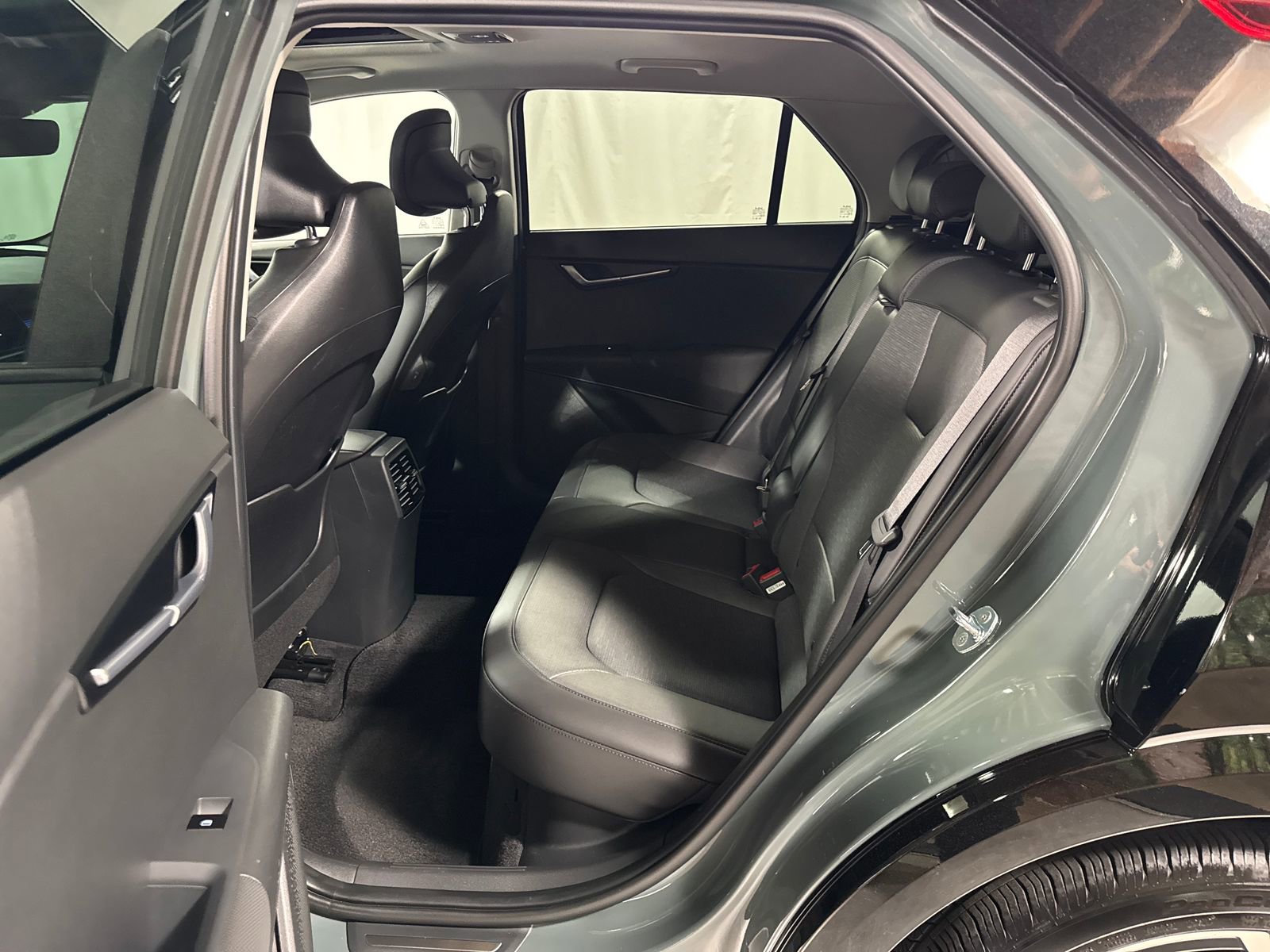 Used 2025 Kia Niro SX Touring FWD image 5