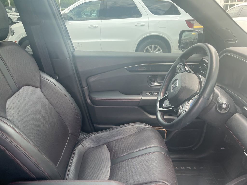 Used 2025 Honda Pilot Black Edition image 4