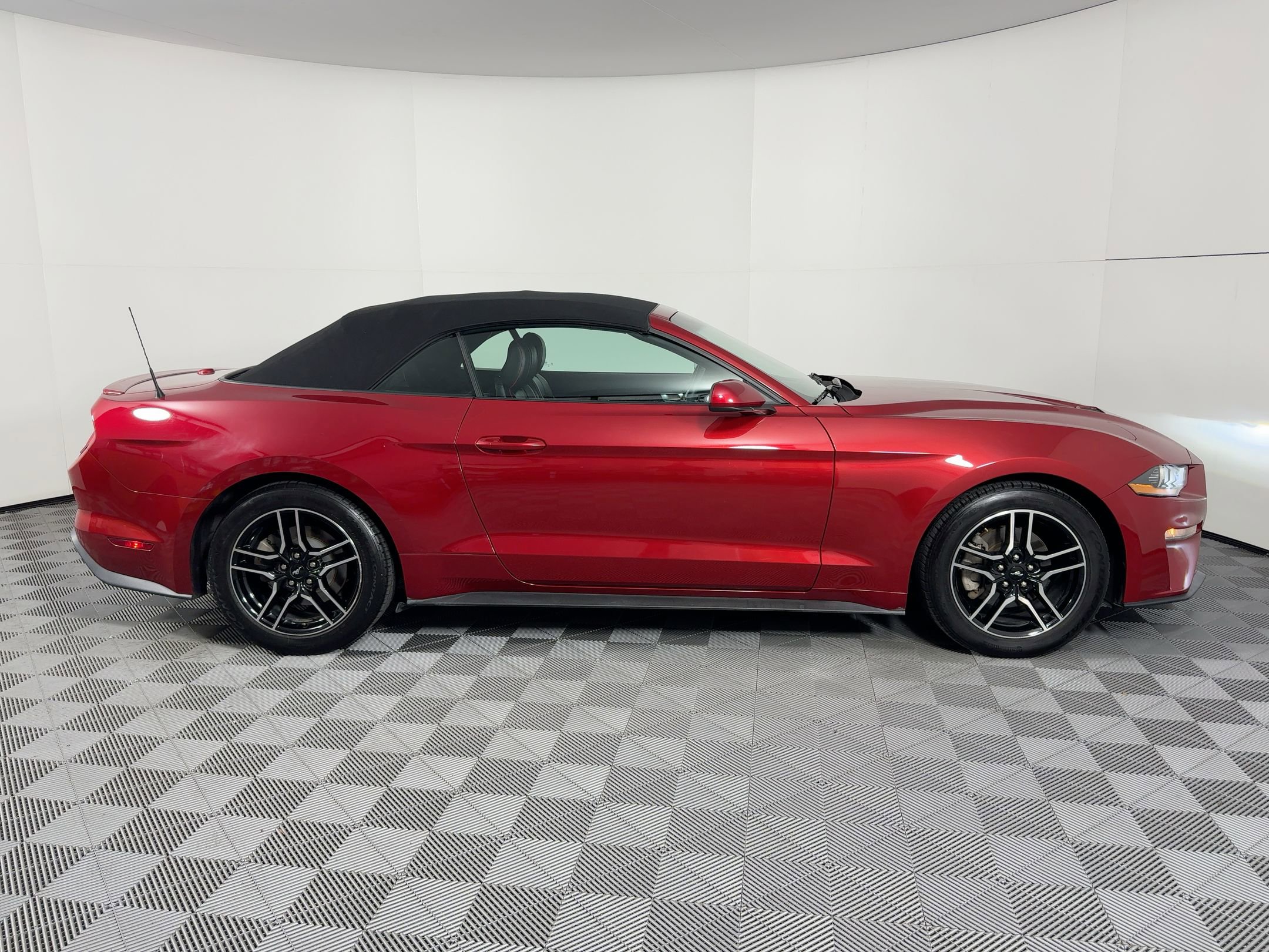 Used 2020 Ford Mustang Convertible w/ Equipment Group 101A image 33