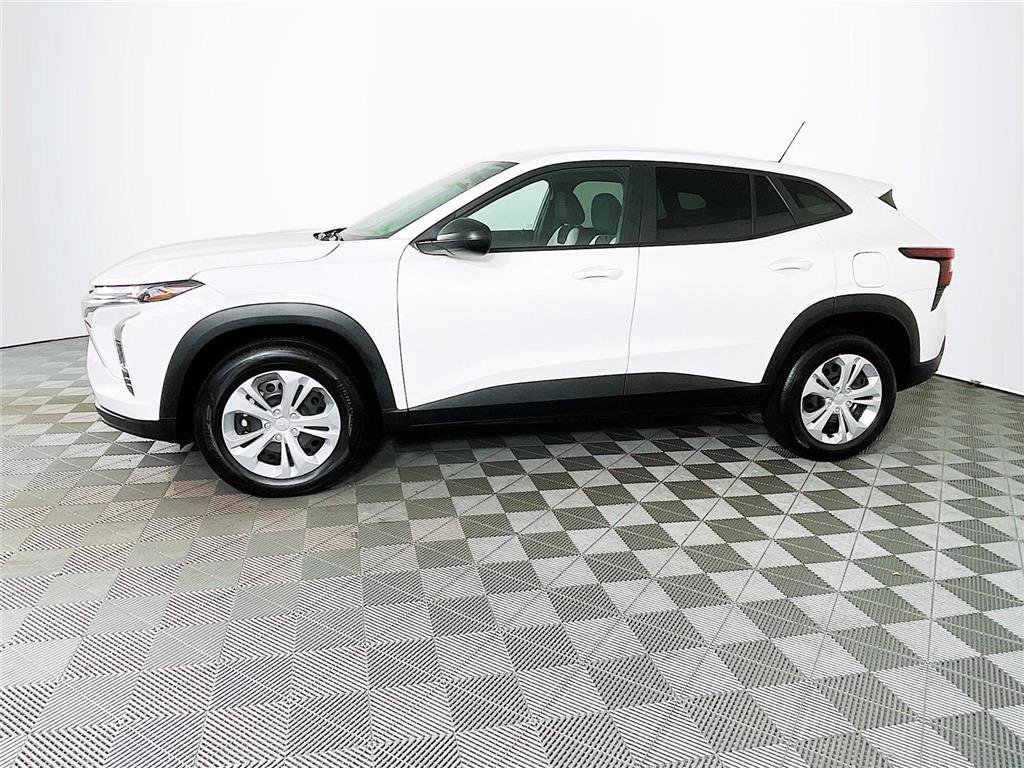 Certified 2025 Chevrolet Trax LS image 4