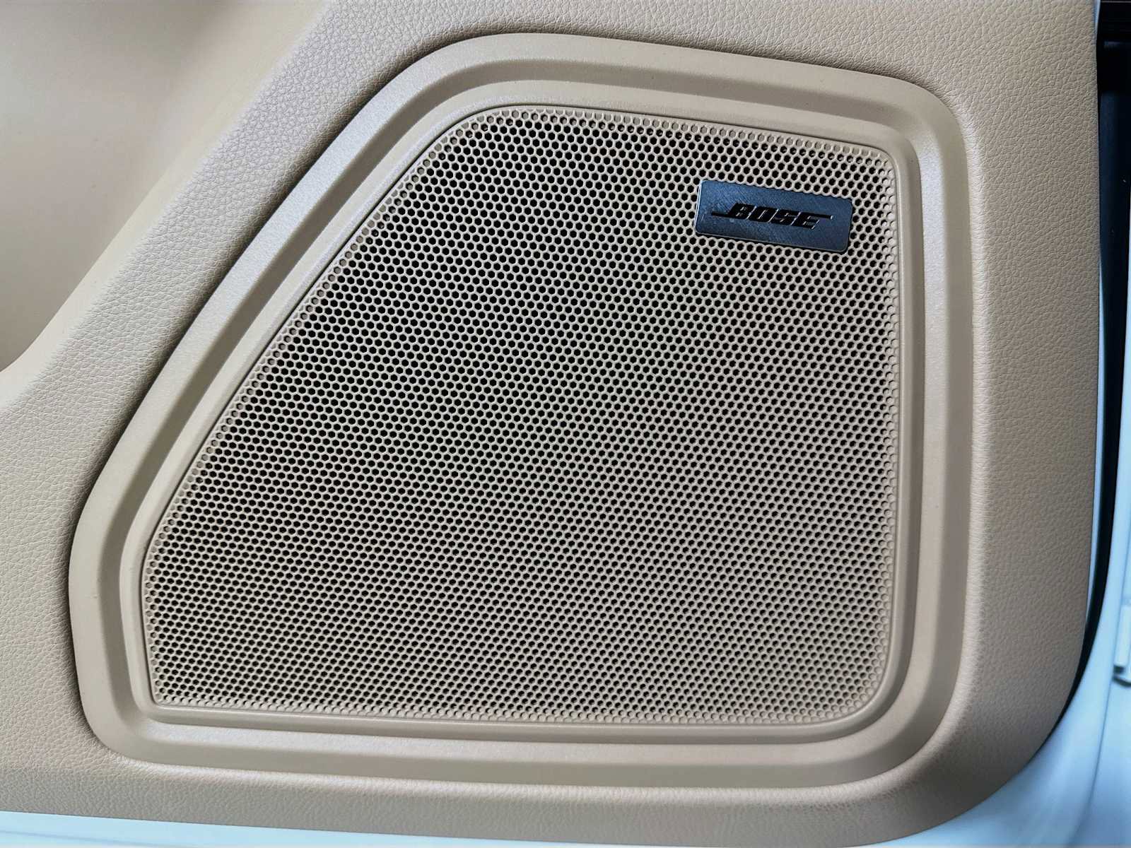 New 2026 Porsche Macan AWD/4WD image 12