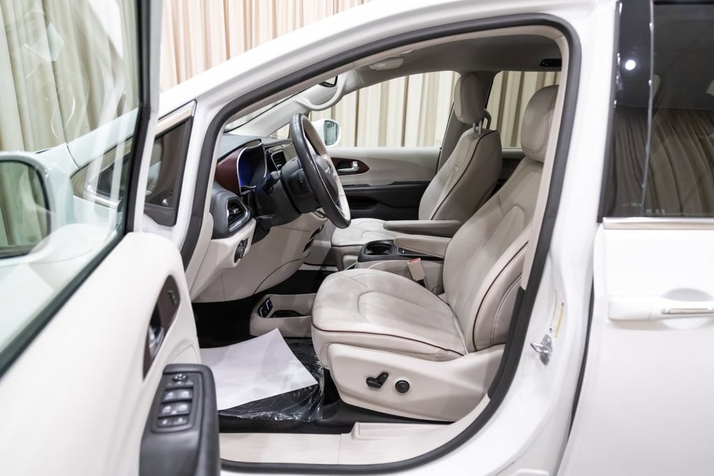 Used 2019 Chrysler Pacifica Limited FWD image 10