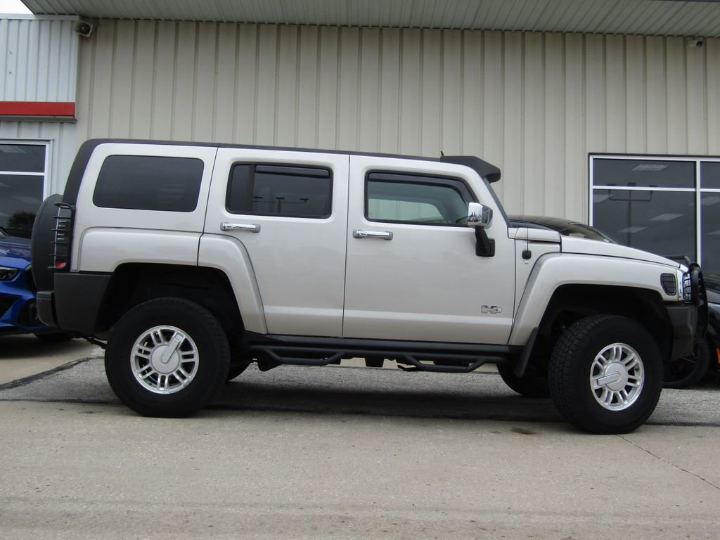 Used 2007 HUMMER H3 w/ Chrome Appearance Package AWD/4WD image 2