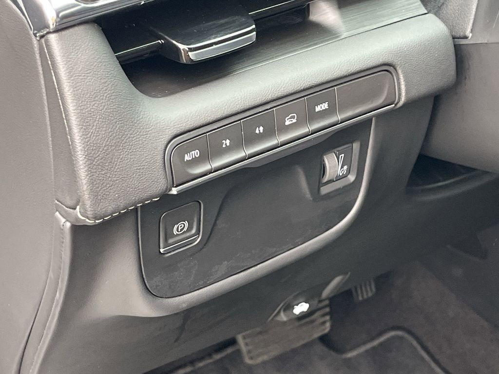 Used 2023 Cadillac Escalade ESV Premium Luxury w/ LPO, Radiant Package image 28