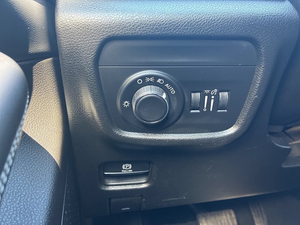 Used 2023 Jeep Grand Cherokee Altitude AWD/4WD image 25