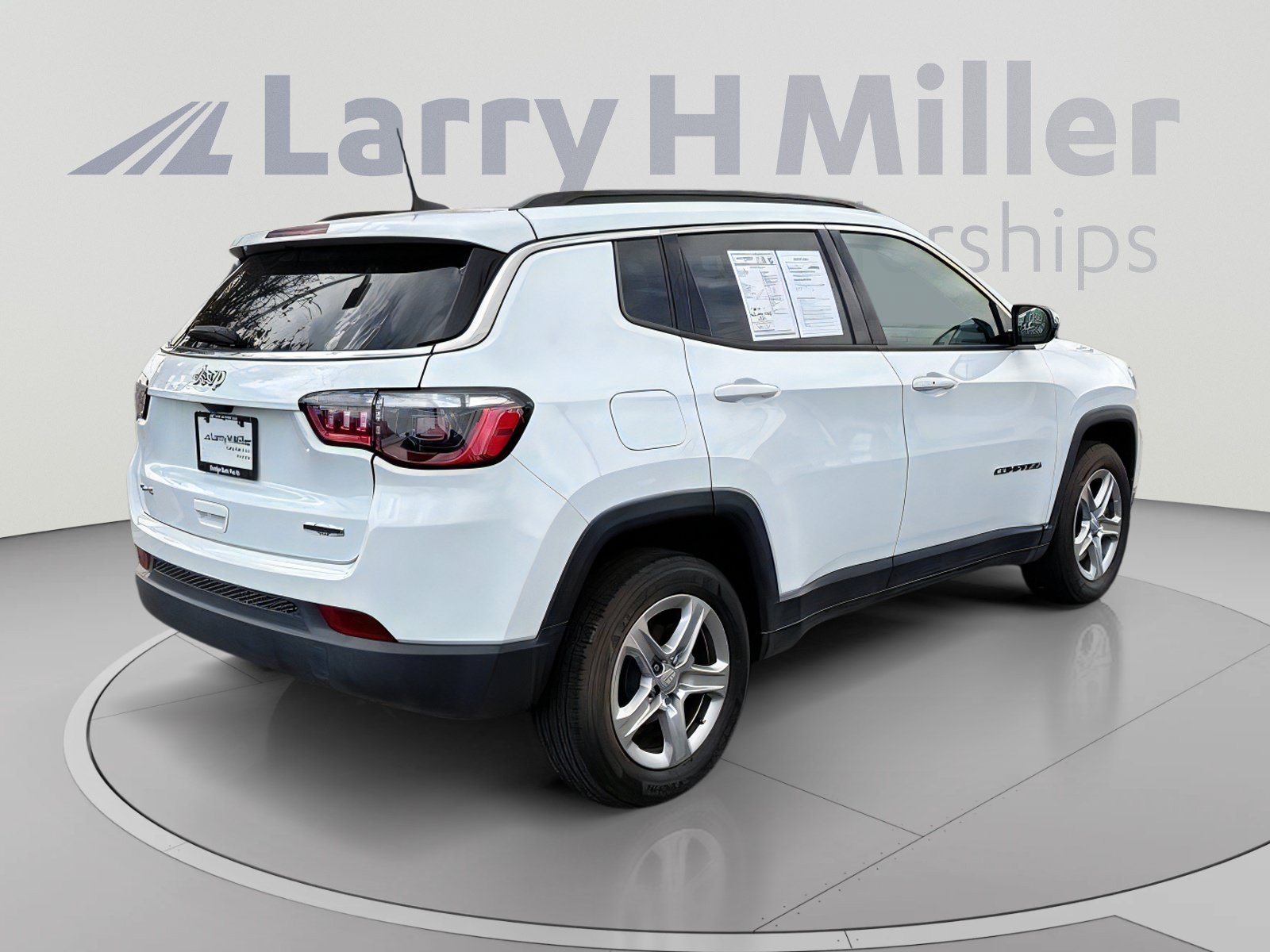 Used 2023 Jeep Compass Latitude AWD/4WD image 6