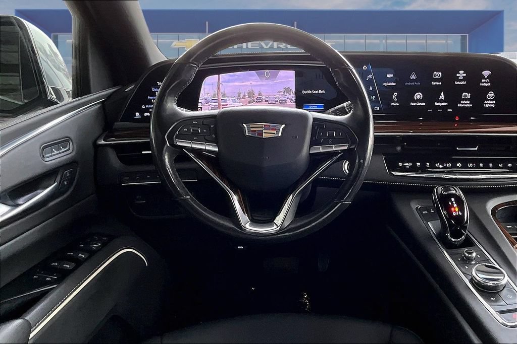 Used 2022 Cadillac Escalade Luxury AWD/4WD image 2