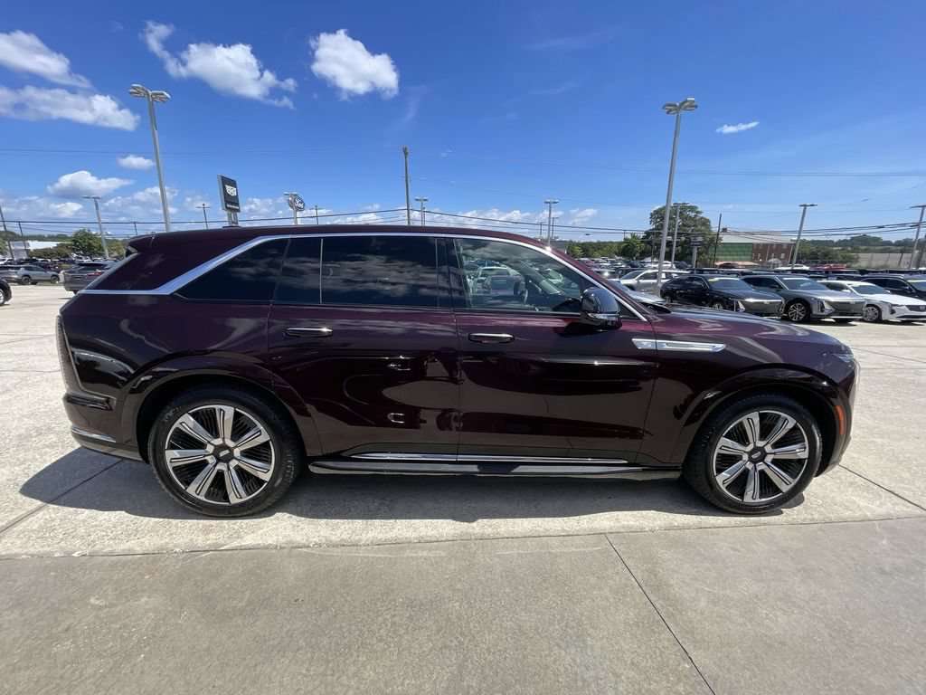 Used 2025 Cadillac Escalade IQ Luxury 2 w/ LPO, Premium Carpet Package AWD/4WD image 9