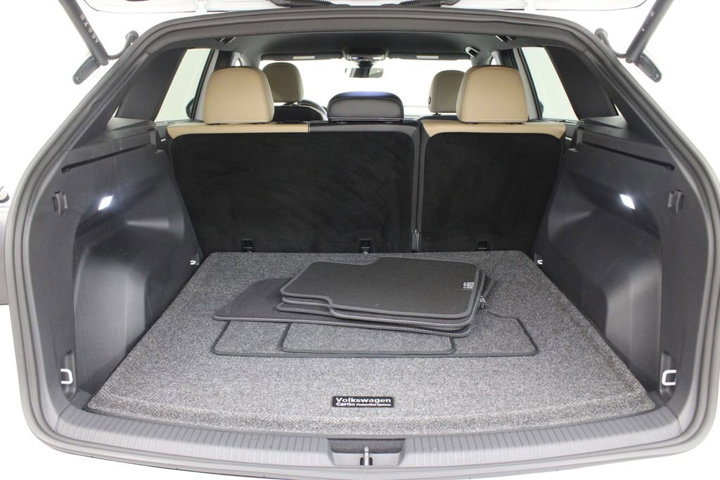 Certified 2024 Volkswagen Atlas Cross Sport SE FWD image 28