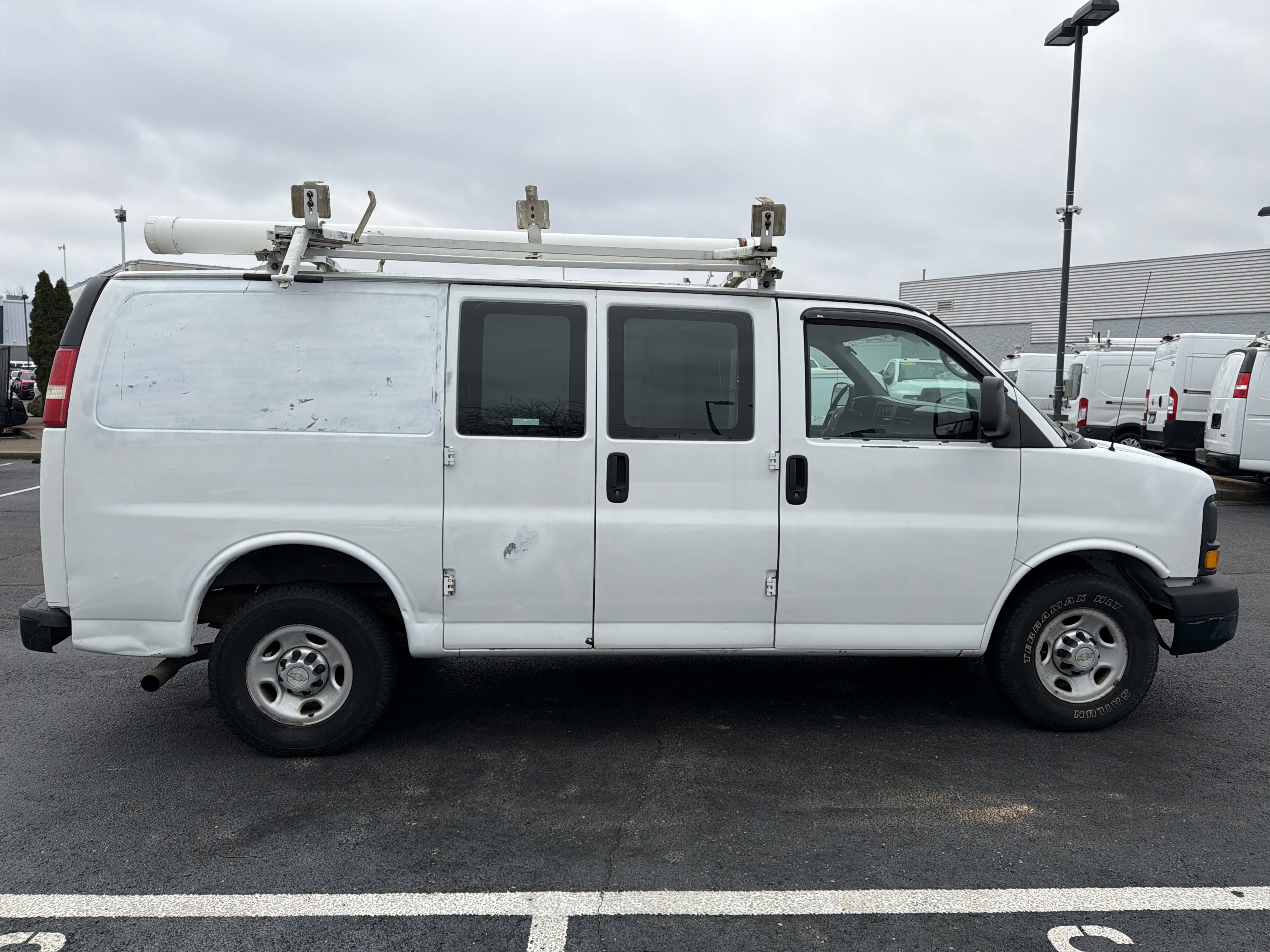 Used 2011 Chevrolet Express 2500 image 8