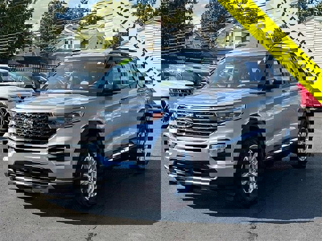 Certified 2022 Ford Explorer XLT w/ Equipment Group 202A image 4