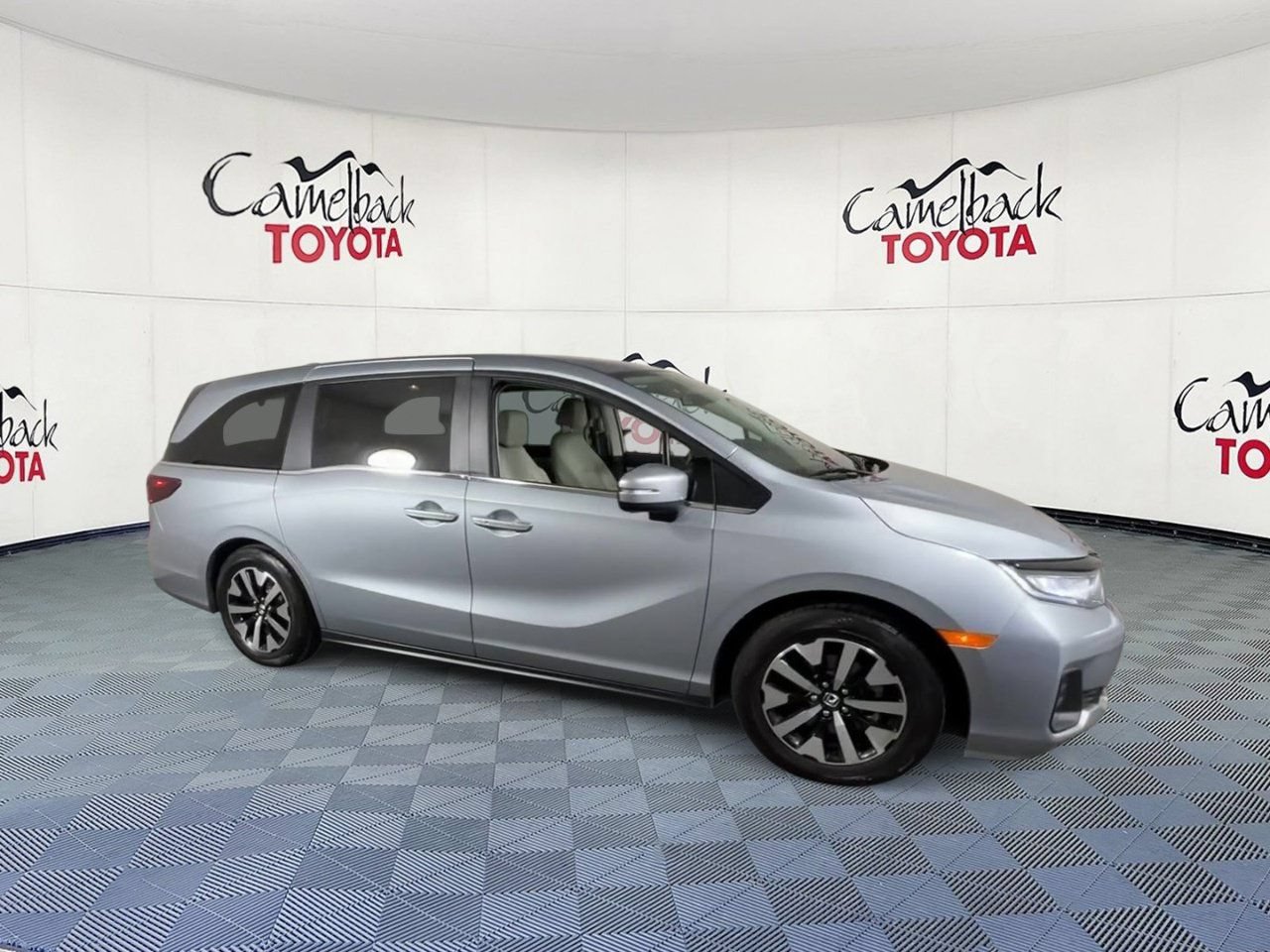 Used 2025 Honda Odyssey EX-L image 2